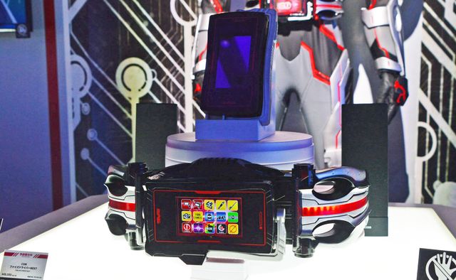 仮面ライダー555』CSMファイズドライバーNEXT初公開！タッチパネル、15