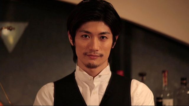 三浦春馬、ヒゲのバーテンに！ドラマ「ダイイング・アイ」SP動画