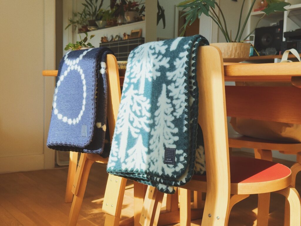 終了しました】最新号「部屋と心を、整える」より、〈ミナ ペルホネン