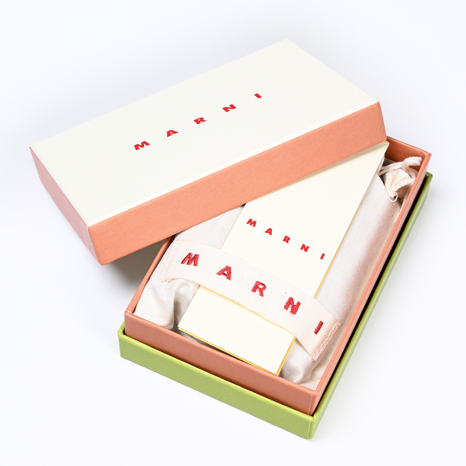 マルニ MARNI カードケース 名刺入れ サフィアーノレザー 本革 タルク