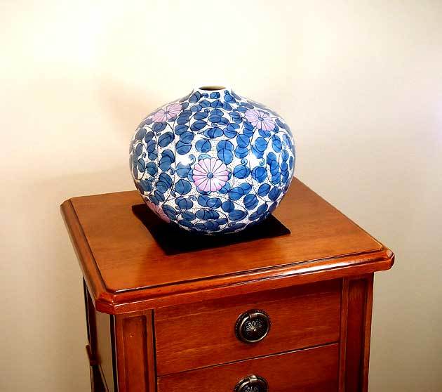 有田焼 陶芸家 藤井錦彩作】有田焼美術品 染錦金彩菊唐草文様飾り花瓶