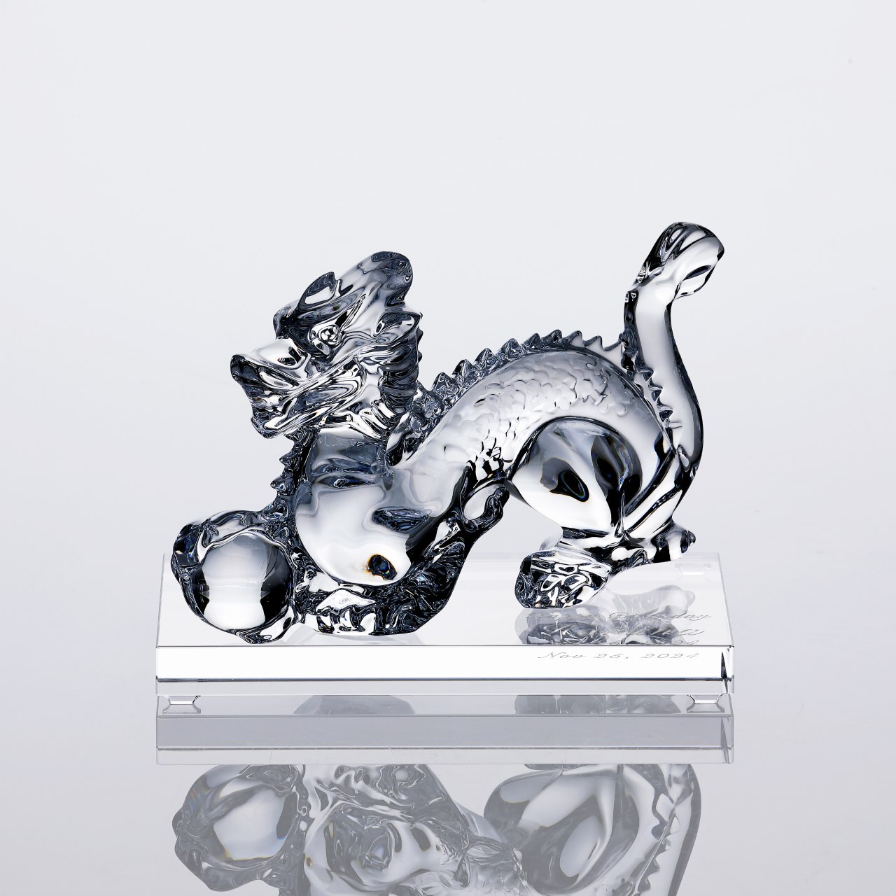 Baccarat バカラ 干支 ドラゴン・SWAROVSKI スワロフスキー 台座 L