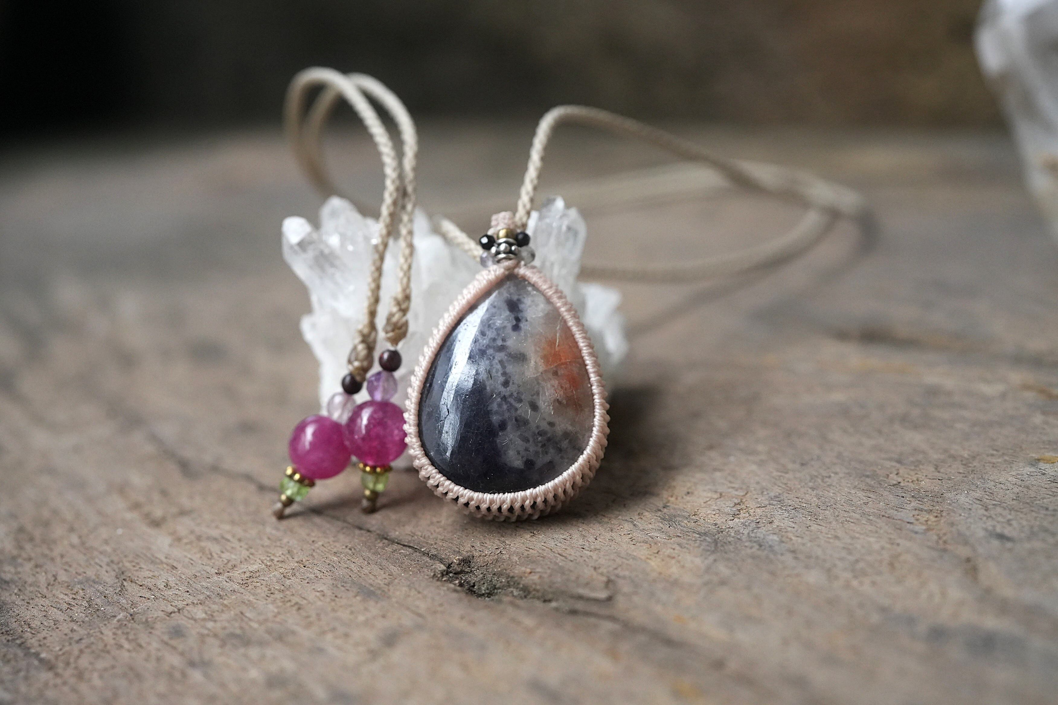 天然石】【ハンドメイド】2色☆iolite sunstone マクラメネックレス