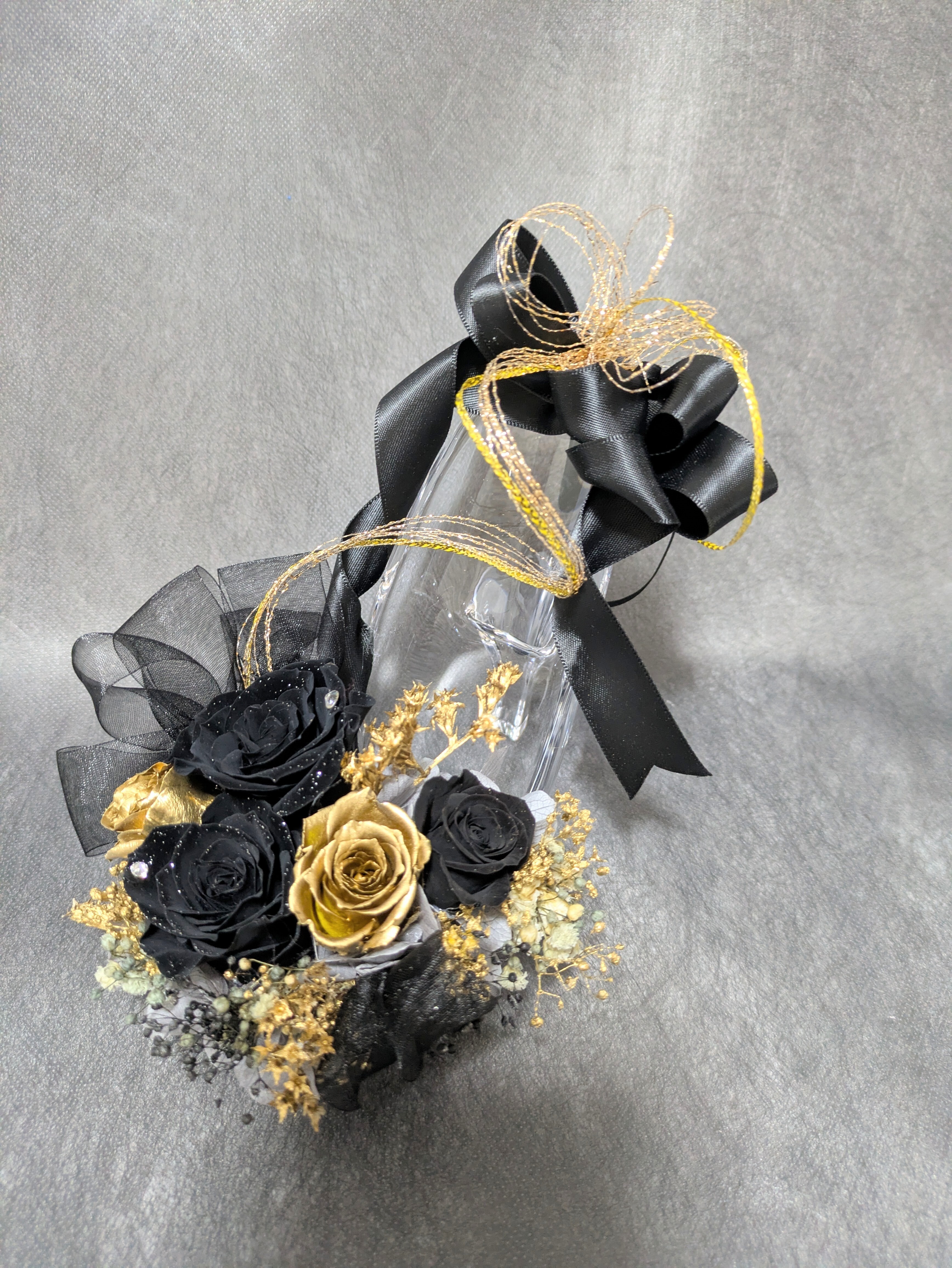 プリザーブドフラワー／ガラスの靴シリーズ黒薔薇とゴールドローズ／黒
