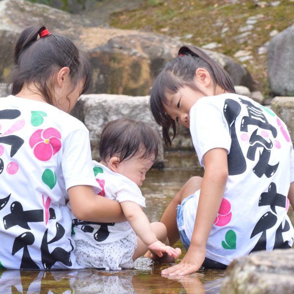 名入れ【プレミアムジュニアサイズ和柄花デザインTシャツ】運動会の