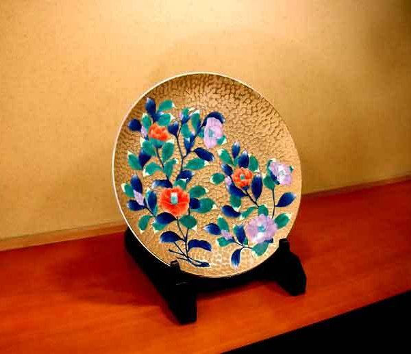 有田焼 陶芸家 藤井錦彩作】有田焼美術品 染錦黄金椿絵飾り大皿 文字