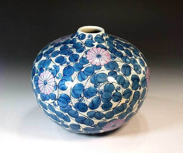 有田焼 陶芸家 藤井錦彩作】有田焼美術品 染錦金彩菊唐草文様飾り花瓶