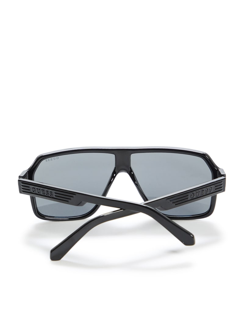 Plastic Navigator Sunglasses | GUESS Factory Ca