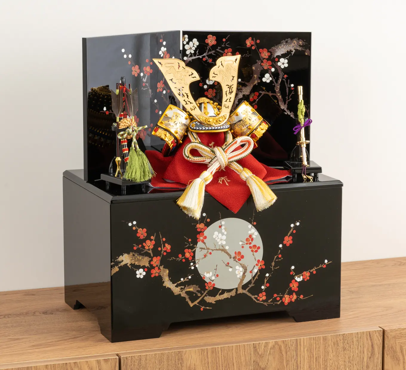 五月人形「透彫火焔に虎鍬形の兜（収納タイプ）」｜五月人形の通販