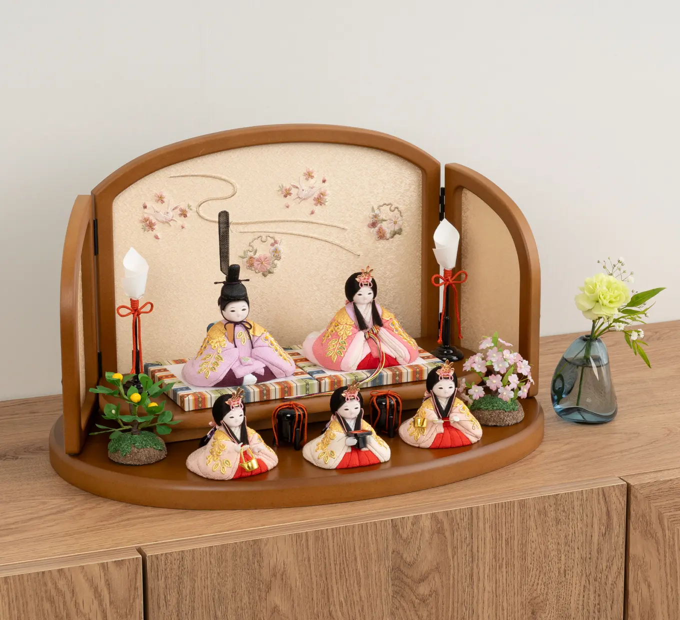 雛人形「めいめい 三人官女 金彩蒔絵・藤の精」｜雛人形の通販 ふらここ