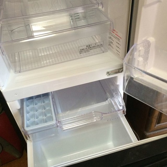 三菱電機 - 三菱ノンフロン冷蔵庫MR-P15W-B形 製造日2013の通販 by