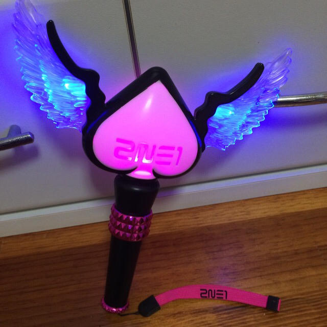 2NE1ペンライトの通販 by m's shop｜ラクマ