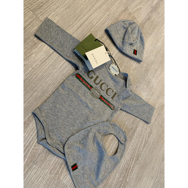 GUCCI 3点セット ベビー服 ボディスーツ 帽子 スタイセット よだれかけ