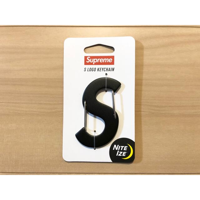Supreme - シュプリーム Nite Ize S Logo Keychainの通販 by タカシマ