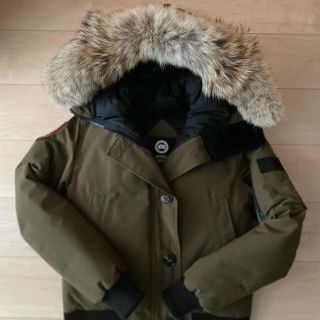 CANADA GOOSE（ダウンジャケット ・ グリーン・カーキ/緑色系）の