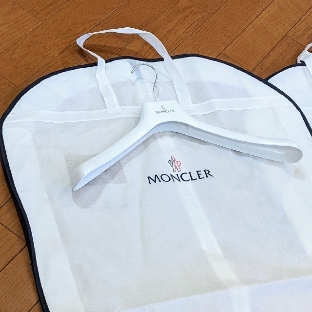 wiIIiさま専用モンクレール ガーメントケース&ハンガー&ショップ袋
