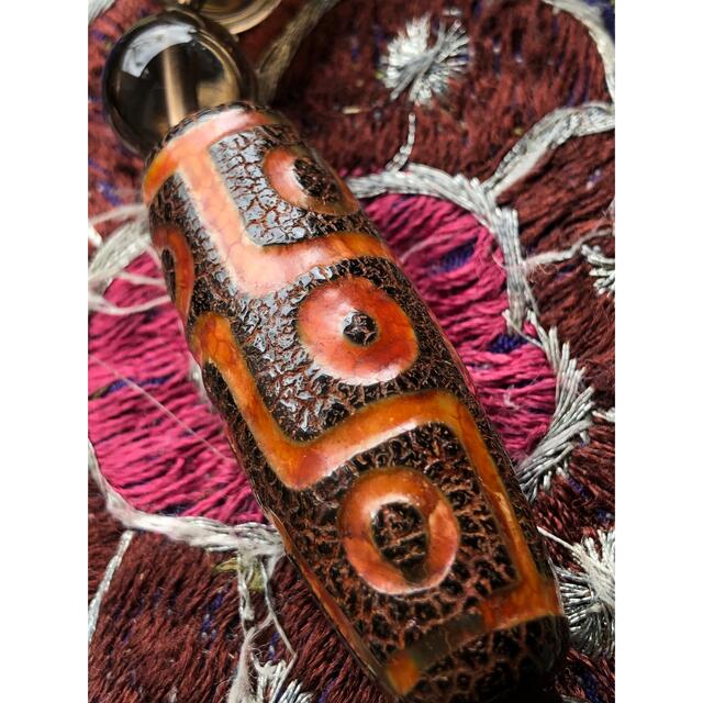 チベット天珠 牙紅龍紋大変に珍しい上肯九眼天珠