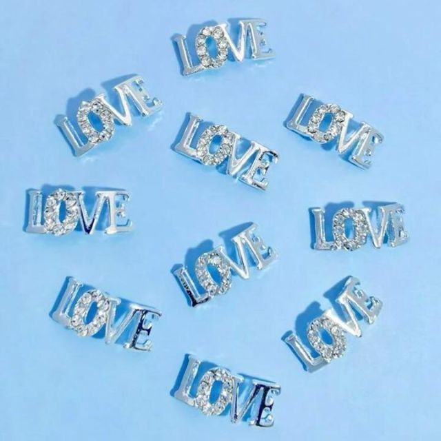 P164《2個》ネイルパーツ Love LOVE ラブ シルバー 文字 ギャルの通販