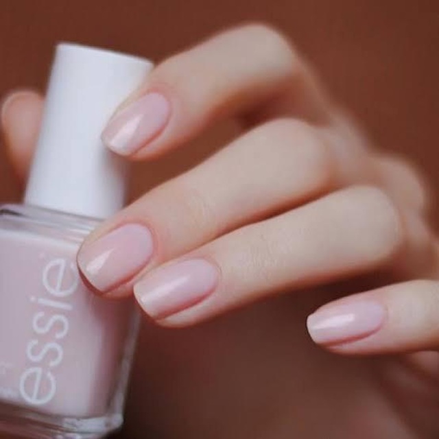 Essie - 【essie】ネイルポリッシュ、乳白色ピンクの通販 by 75001