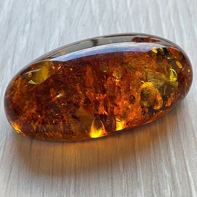 ごろ様 希少☆大粒楕円形ブローチ イエローアンバーブローチ 琥珀