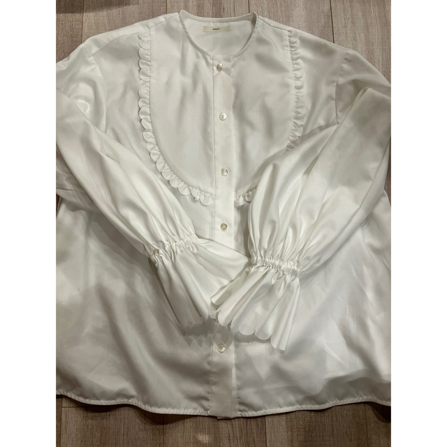 ヨリ スカラップカットワークブラウス | 激安通販のイーサプライ