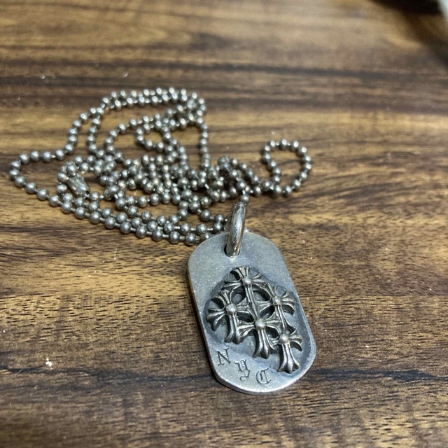 クロムハーツ レイズドセメタリークロスドックタグ NYC限定