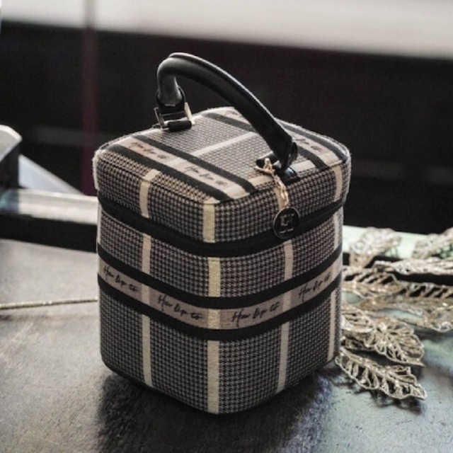 Her lip to - Herlipto ♡ Jacquard Vanity Bag gold ゴールドの通販