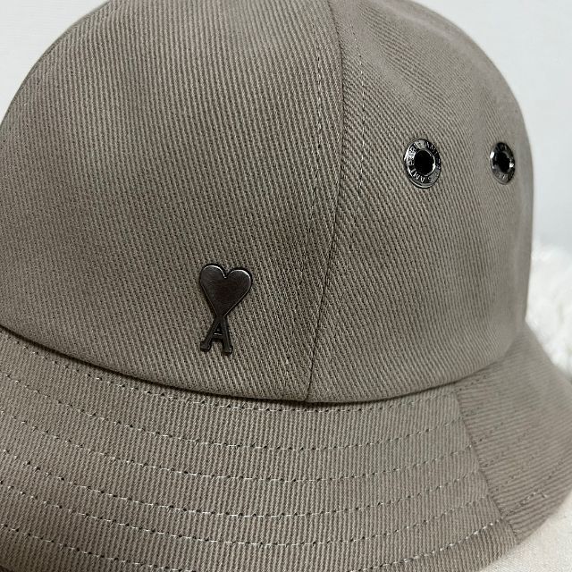 新品【Ami Paris】バケットハット ベージュ 56cmの通販はau PAY