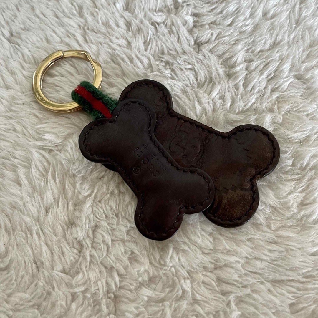 GUCCI - GUCCI グッチ ボーン型チャーム レザー キーホルダー