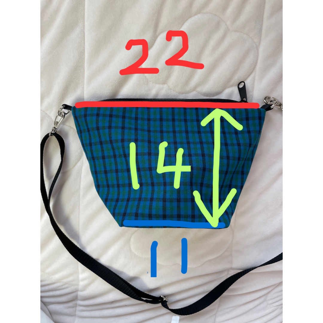 ファミリアチェック 舟形 ポシェット ママバッグ ナイロン 小さめ 公園