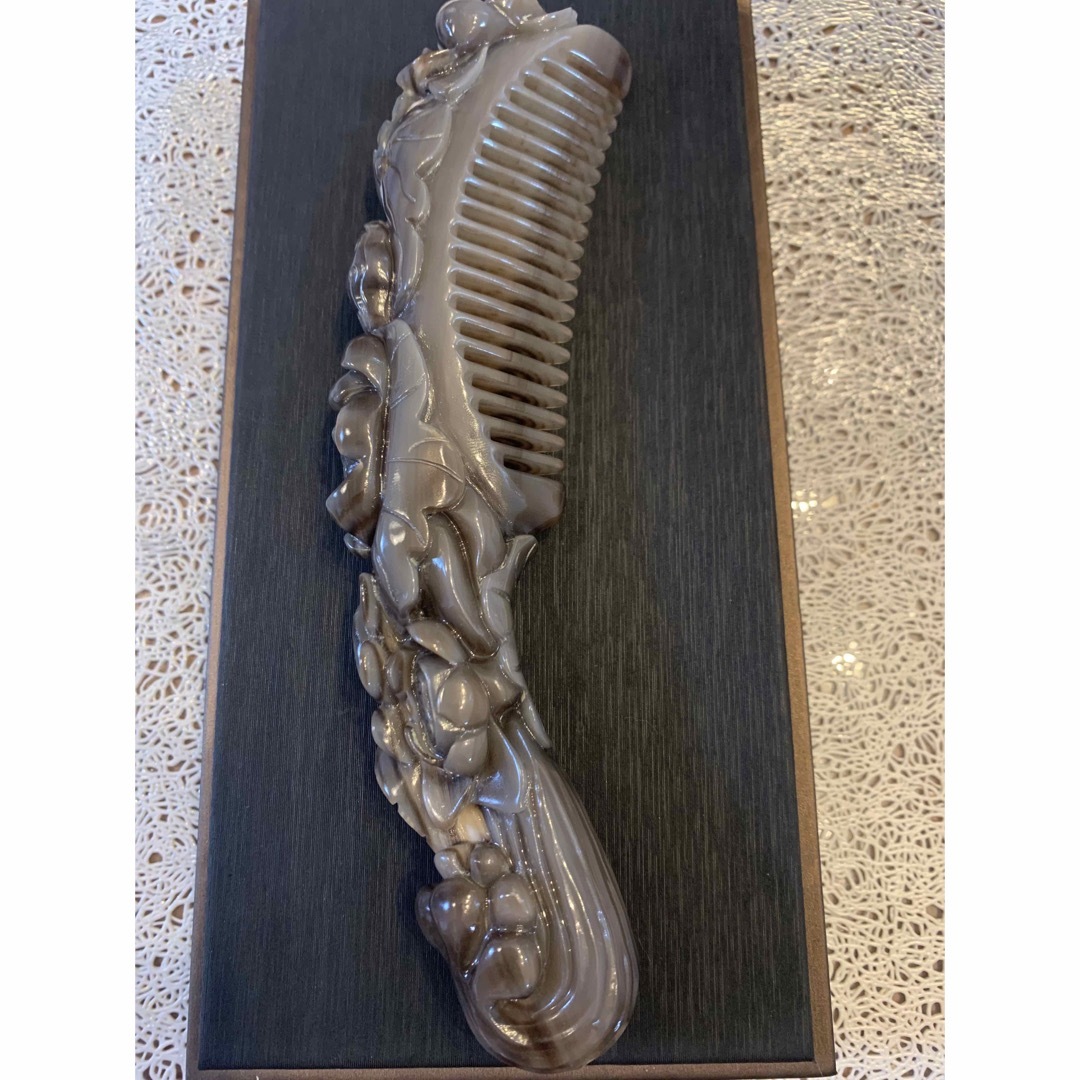 Y-148 高級 希少 極上品 天然白水牛角 手彫り 蓮と鯉 櫛 くし