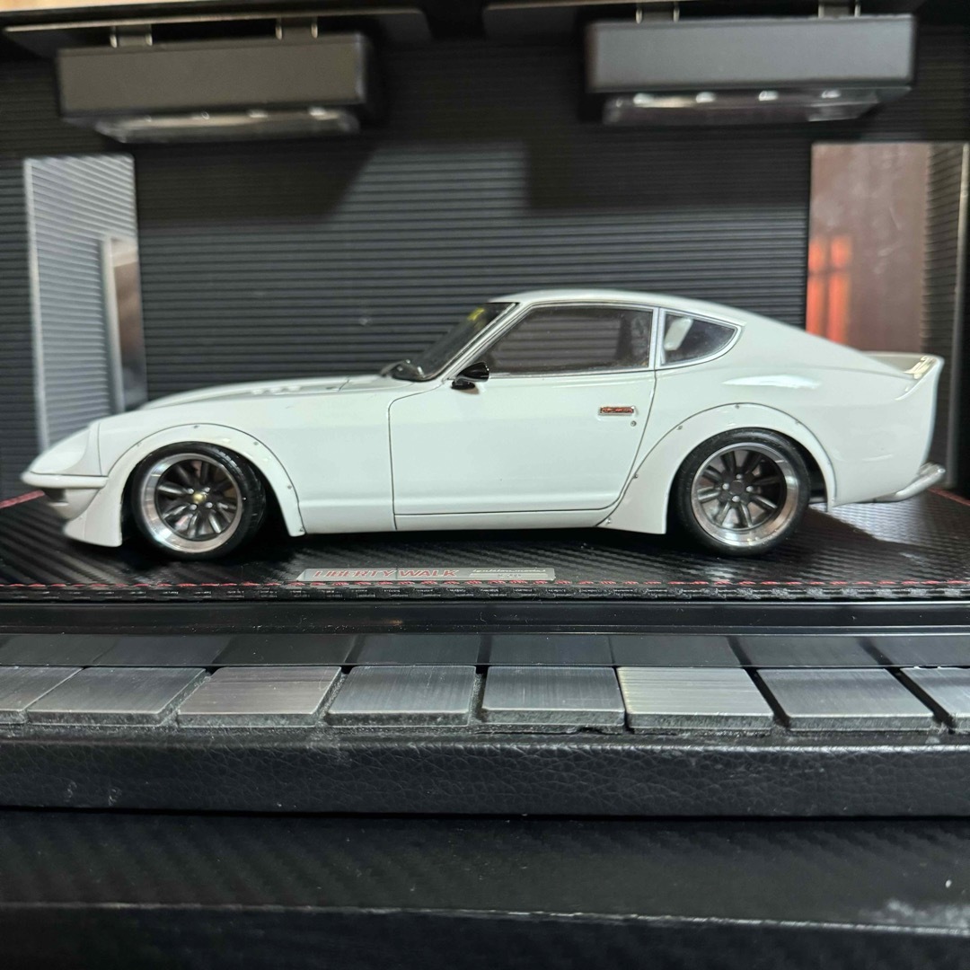 イグニッションモデル1/18LB−WORKSフェアレディZ (S30)カスタム品の