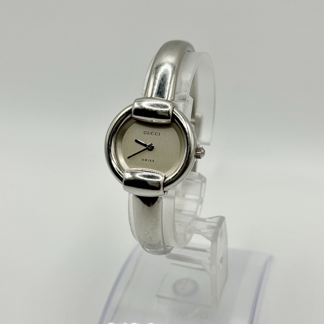 GUCCI - GUCCI グッチ 1400L シルバー文字盤 バングルウォッチラウンド