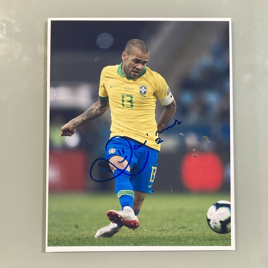ダニエウ・アウヴェス直筆サイン入り大型写真…ブラジル代表サッカー