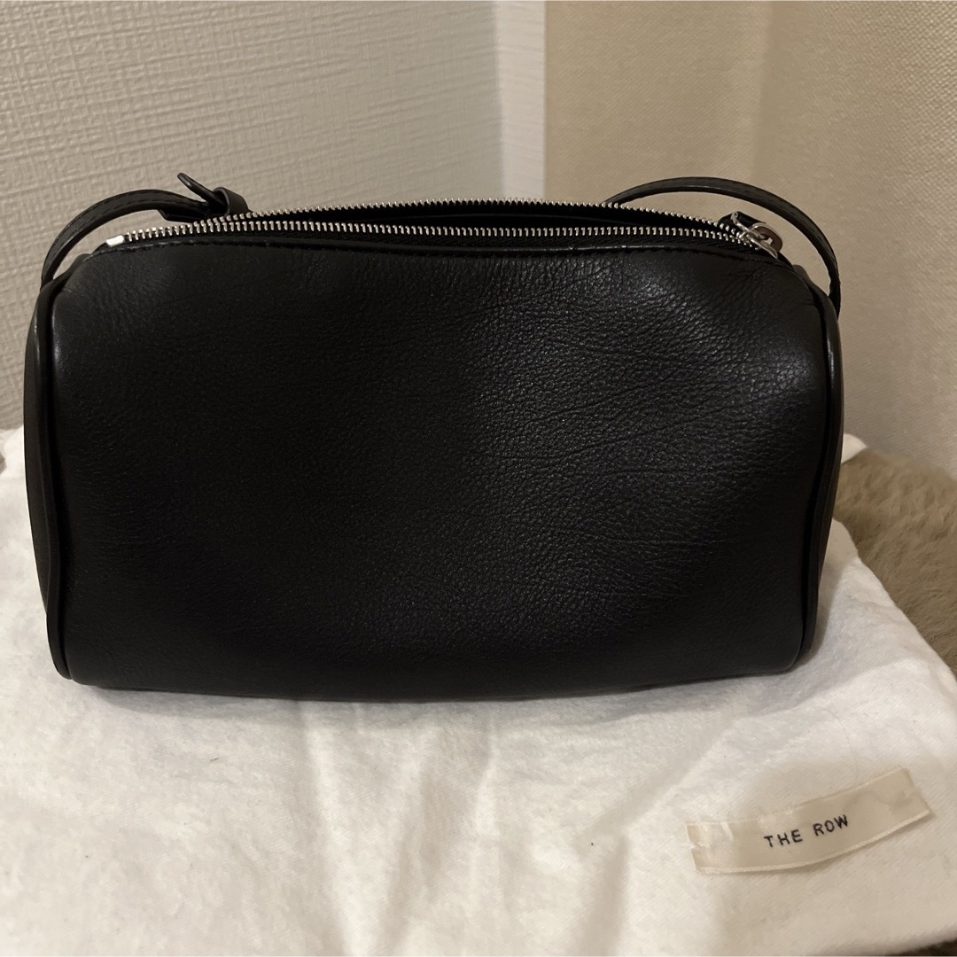 THE ROW - THE ROW 90'S BAG ブラックの通販 by ♡｜ザロウならラクマ