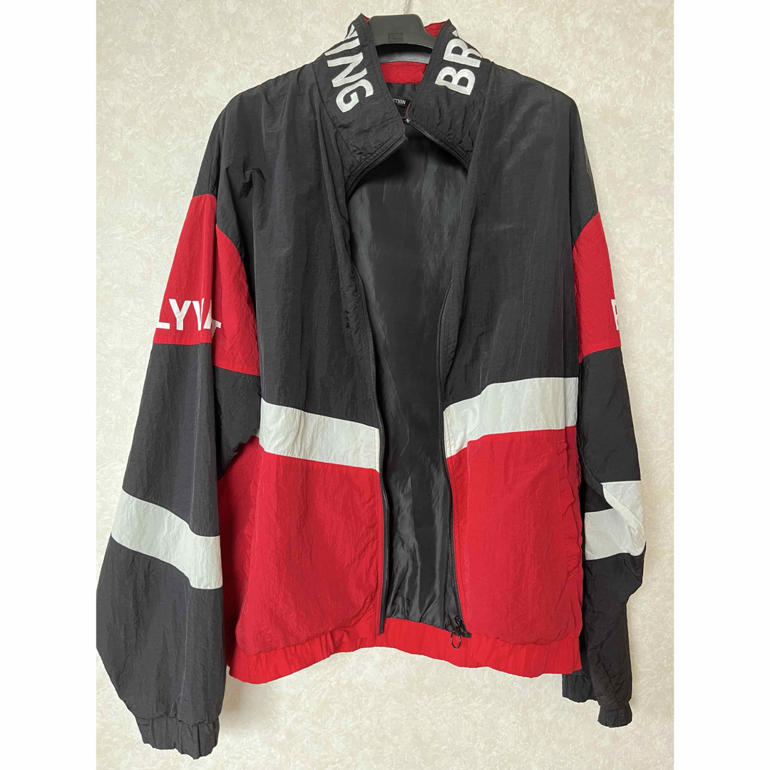 SUGGESTION - SUGGESTION ナイロンジャケット Lサイズ 赤黒の通販 by