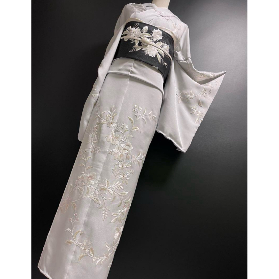 京の名匠 総手刺繍訪問着【蘇州刺繍訪問着◇優彩花文】暁鼠色