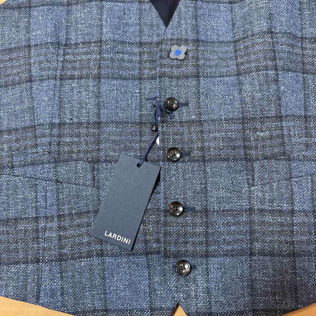 新品LARDINIラルデイーニ ベストチェック柄ブルー系50 イタリア製