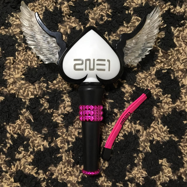2NE1 ペンライトの通販 by x09150x's shop｜ラクマ