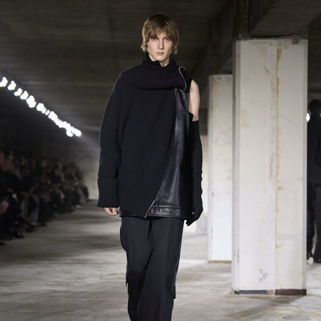 DRIES VAN NOTEN - 【DRIES VAN NOTEN】BLACK ZIPPED SWEATER Sの通販