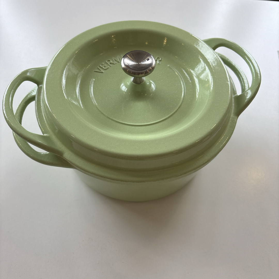 Vermicular - バーミュキュラ オーブンポットラウンド パールグリーン