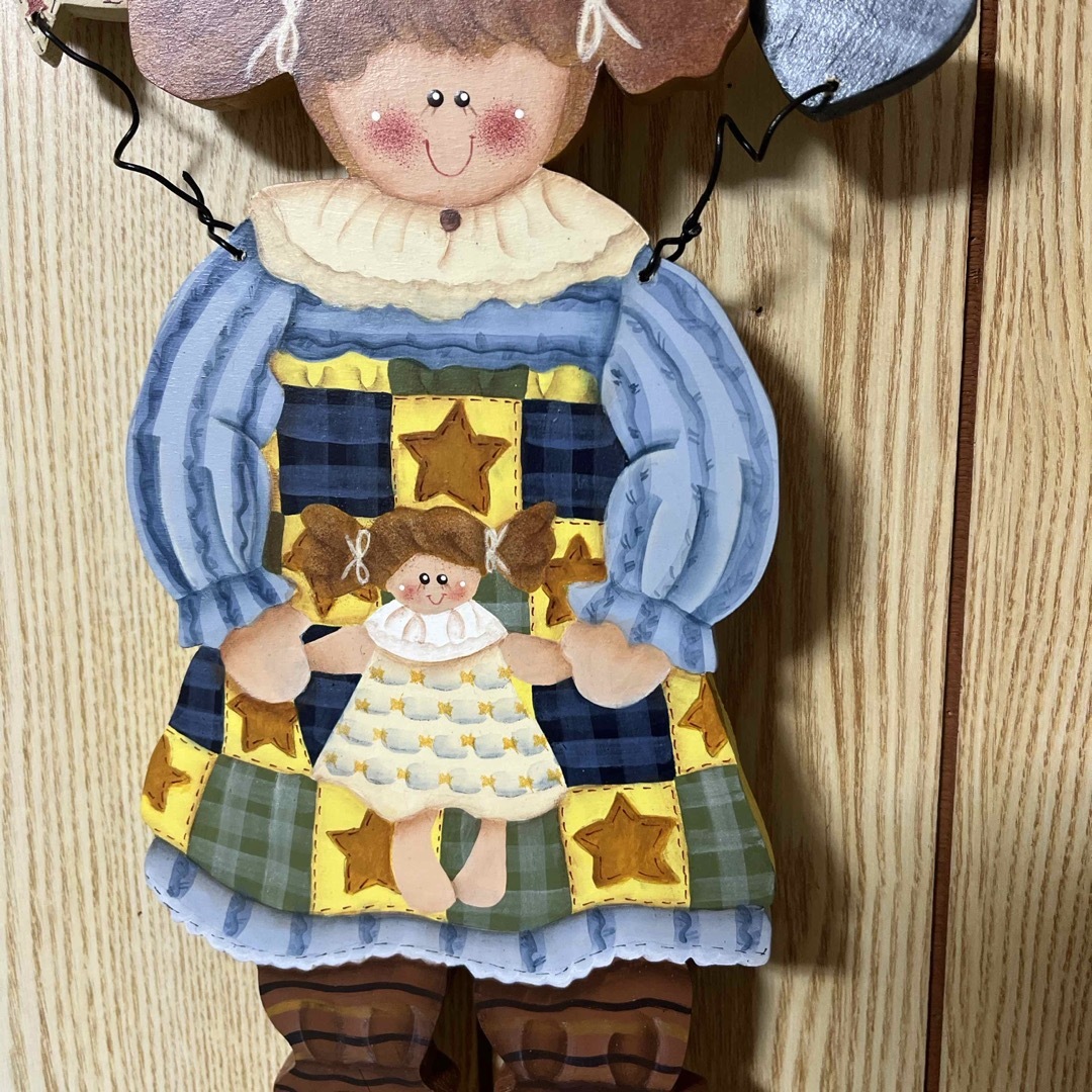 カントリー雑貨トールペイント女の子壁掛けの通販 by coco's shop｜ラクマ