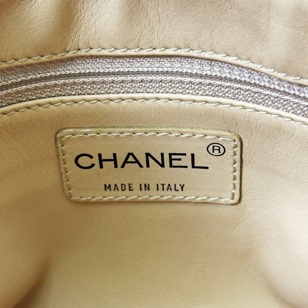 CHANEL - 【美品】シャネル チェーンショルダーバッグ ラパンファー