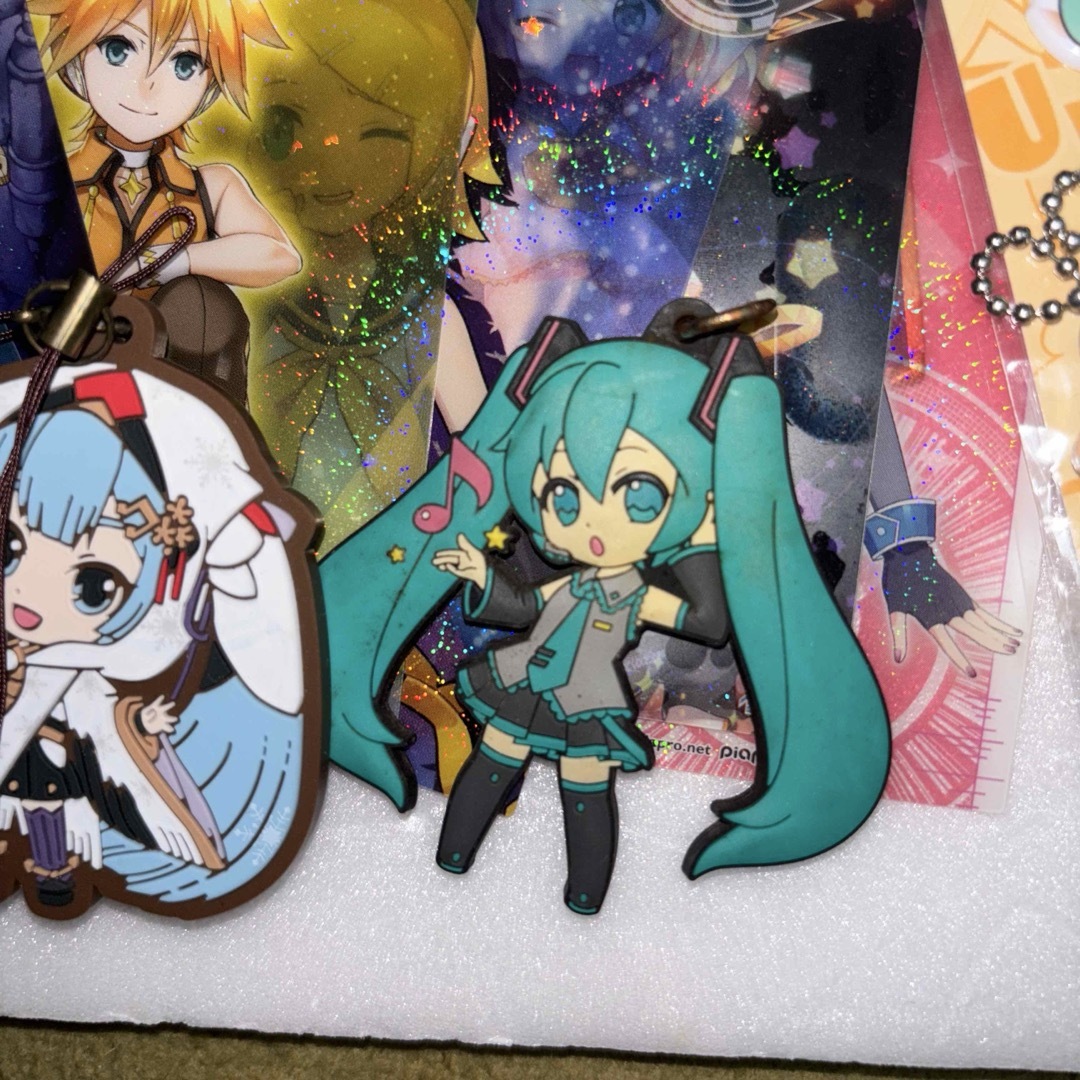 初音ミク等シールポーチハンカチフィギュアラバーキーホルダー色紙缶