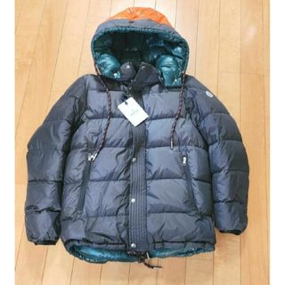 MONCLER（ダウンジャケット ・ グリーン・カーキ/緑色系）のフリマ