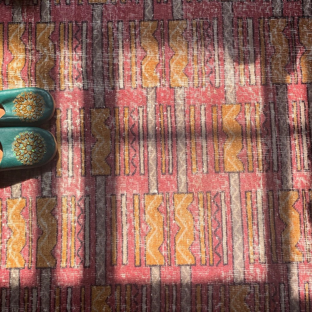 トルコヴィンテージラグ 213×117 レア ジオメタリック レトロピンク