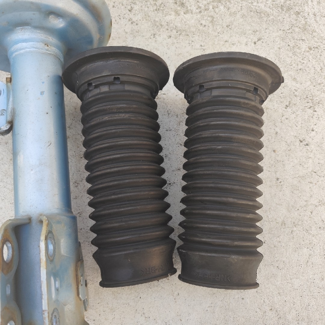 KYB - アクア ヴィッツ カヤバ KYB newSR フロントショック ダスト