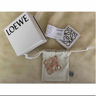 LOEWE（ブローチ/コサージュ）のフリマアイテム一覧