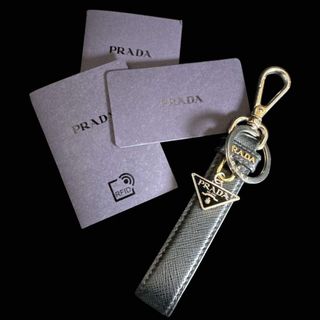 PRADA（シルバー/銀色系）のフリマアイテム一覧