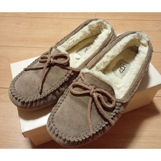 UGG - 【格安used】UGGモカシンの通販 by Bebé mamá 's shop｜アグなら